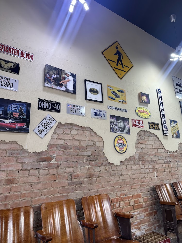 Castillo's Original Barbershop view 4