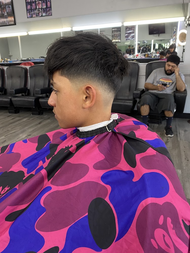 Cortes Finos Barbershop view 2