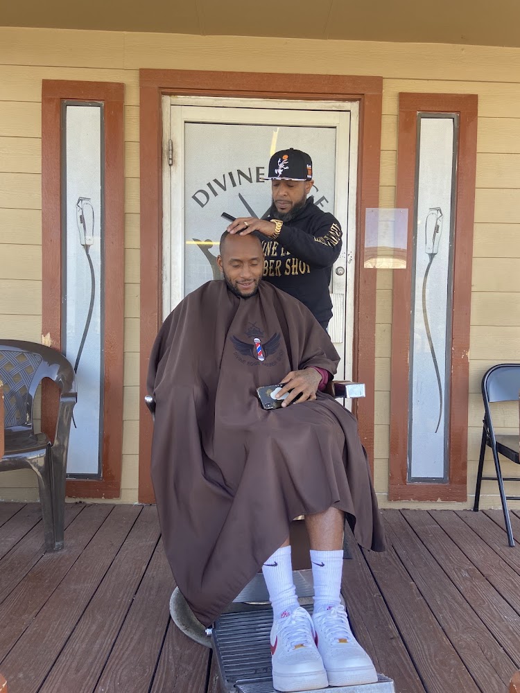 Divine Edge Barber And Beauty view 4