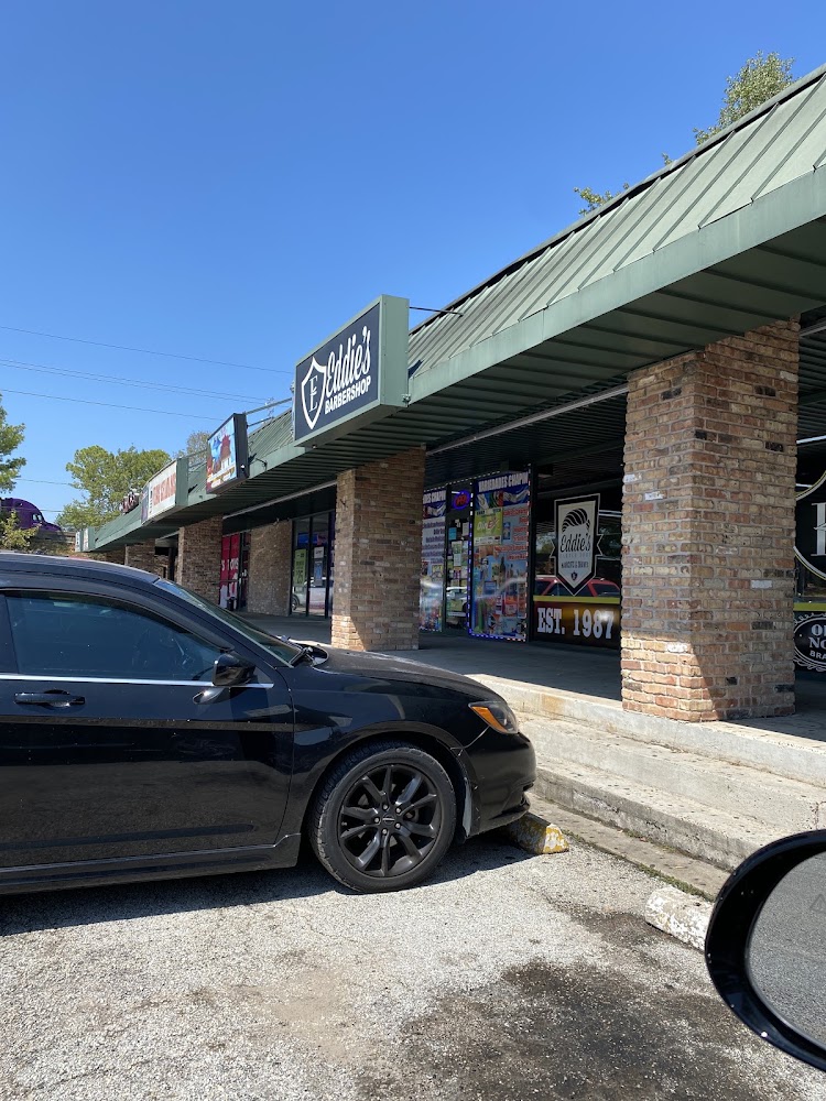 Eddie's Barbershop view 3