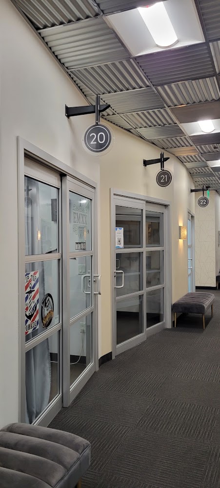 EM20 Men's Hair Salon at Sola Salons, Studio 20 view 3