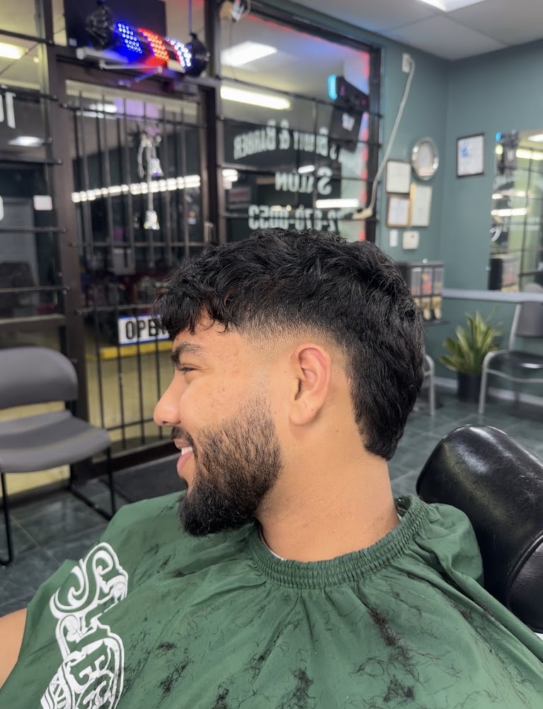EMMA'S BARBER & BEAUTY view 5