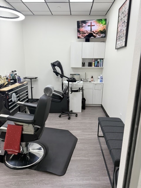 Fade Master Barber Studio (B.lyffe) view 2