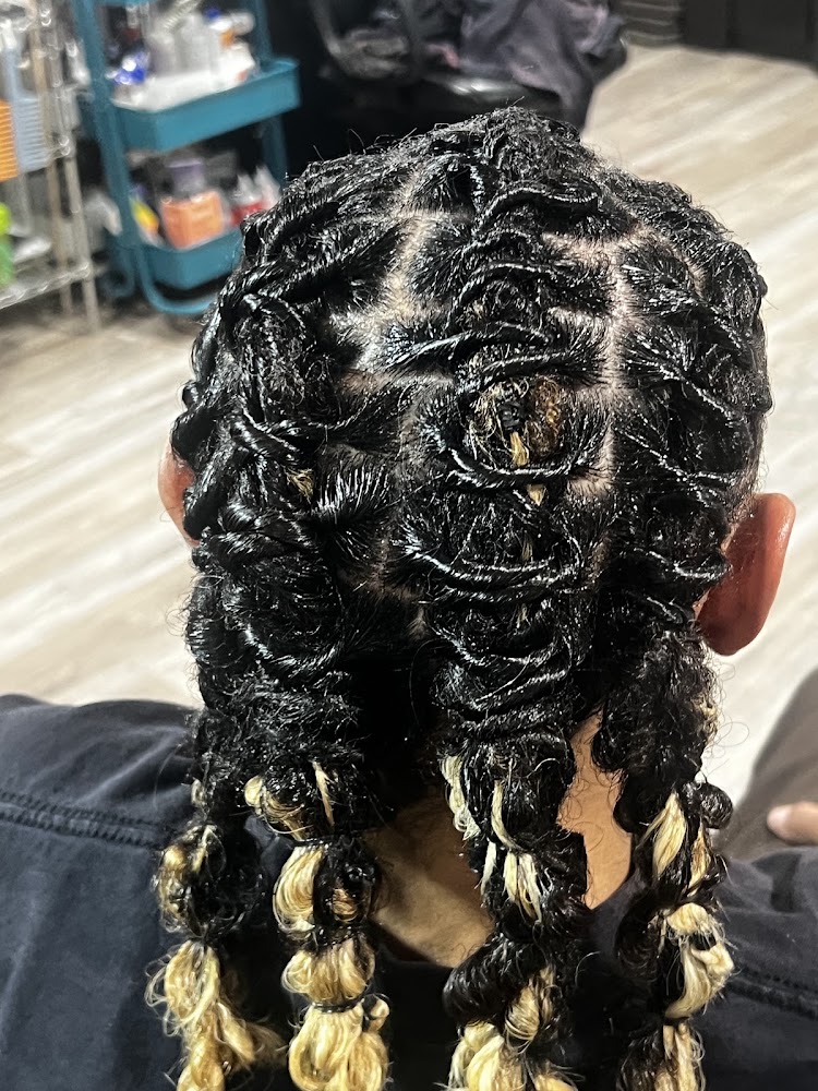 Famouskutzup Barbershop primary photo