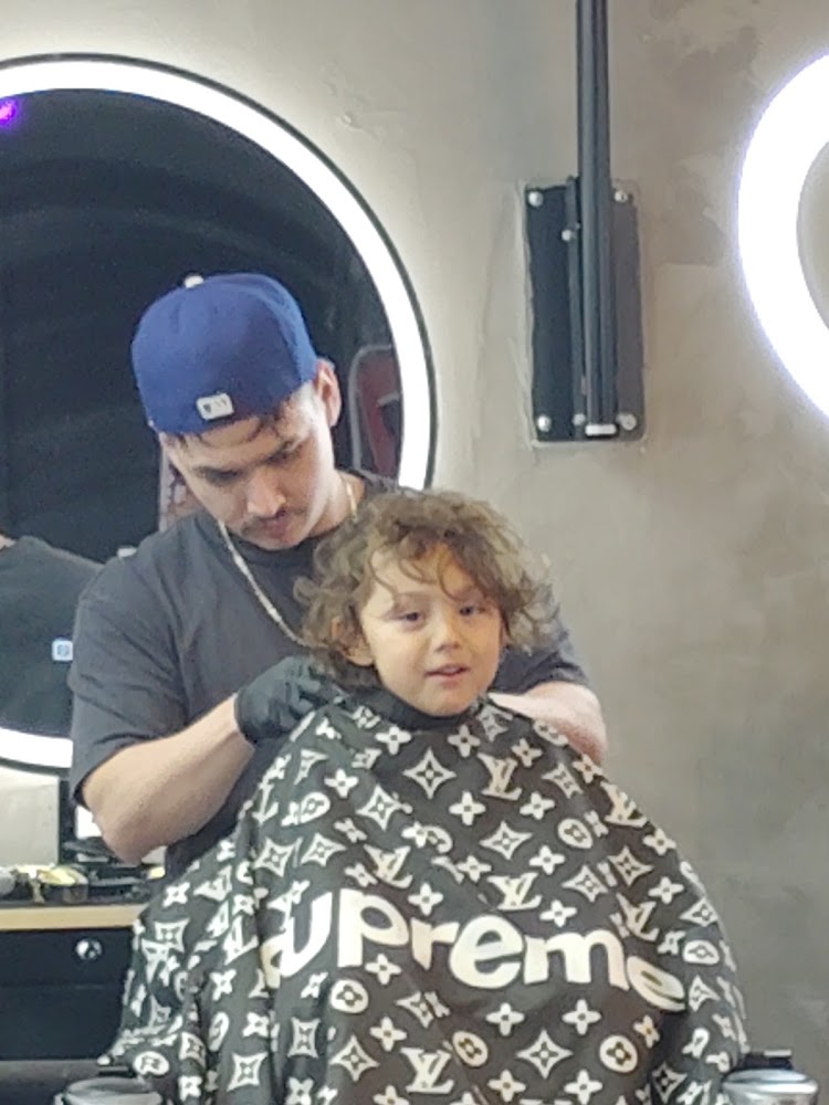 Fern'z barbershop view 3