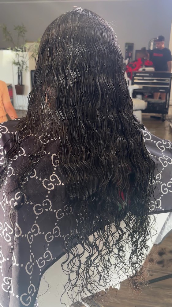 Five Beautiz Barber & Beauty Shop view 3