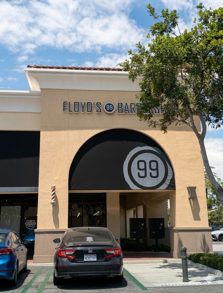 Floyd's 99 Barbershop view 3