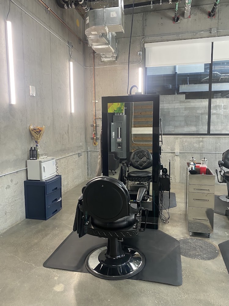 G. Circle Barber Lounge view 2