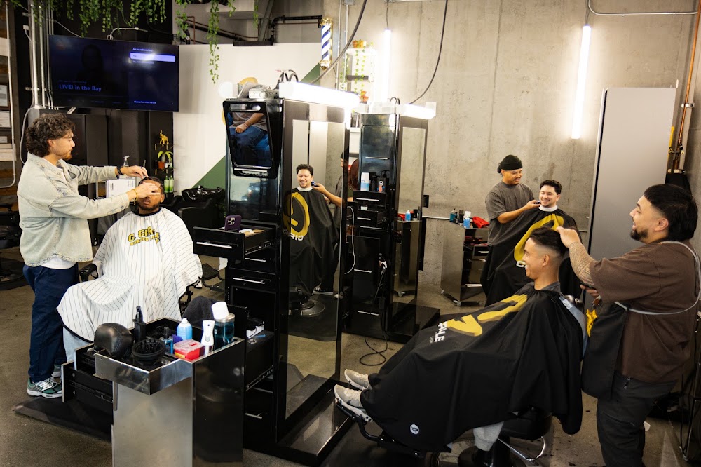 G. Circle Barber Lounge view 4