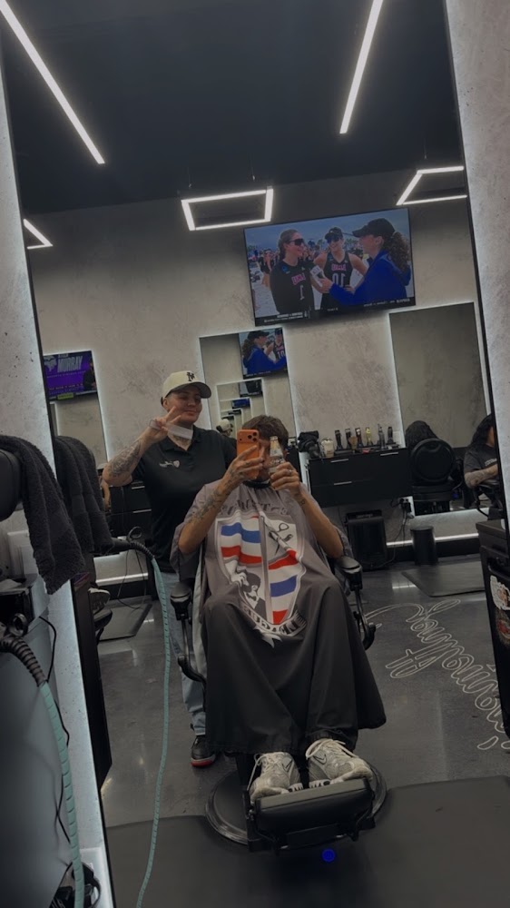 Gentlemen's League Barbershop - Newhall Ranch Rd view 3
