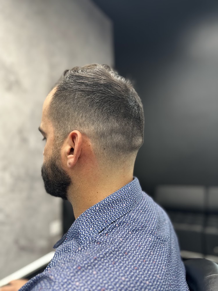 Gentlemen's League Barbershop - Newhall Ranch Rd view 5