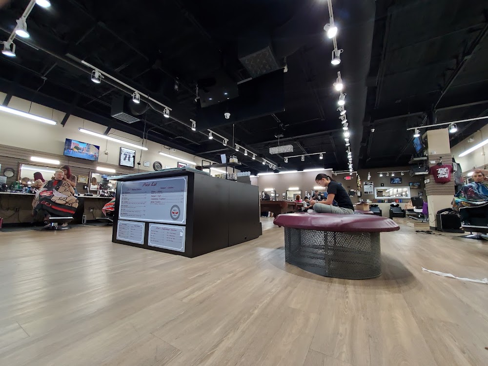 GoldStar Barber Studio-University view 4