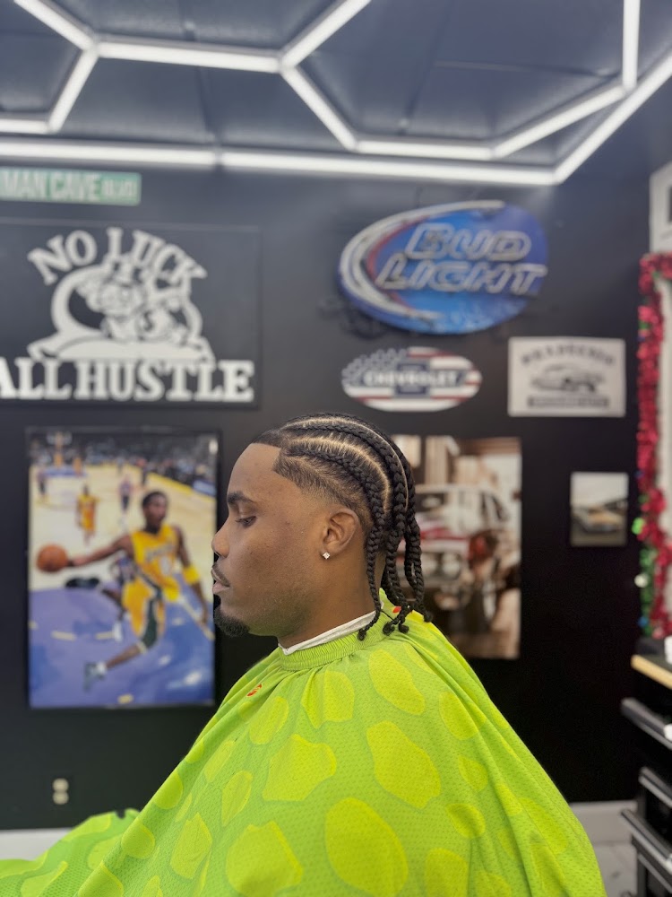 Heavy Hitters Barber Parlor view 4