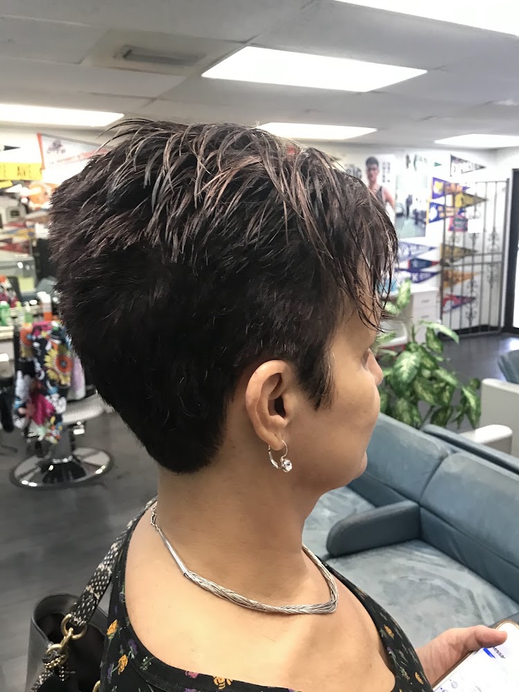 Henry's Woodlands Barber Shop view 2