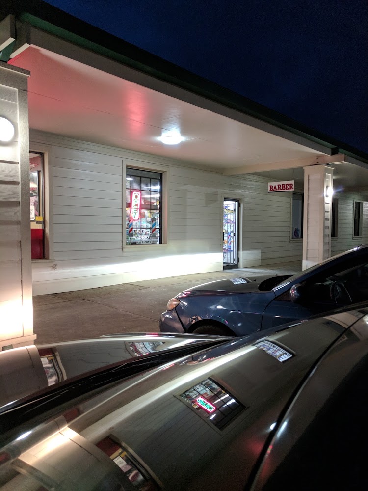 Henry's Woodlands Barber Shop view 3