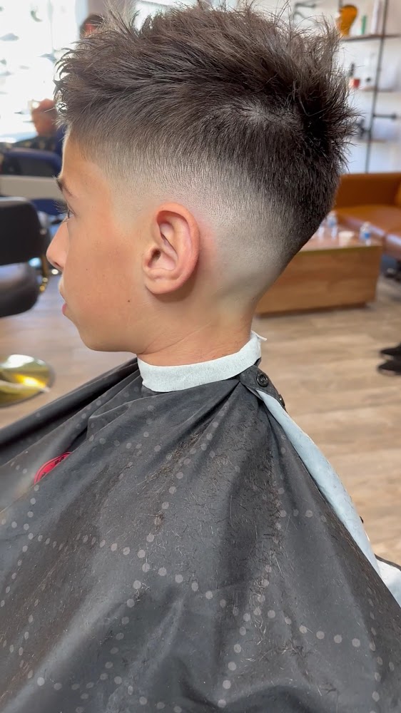 In style barber shop view 2