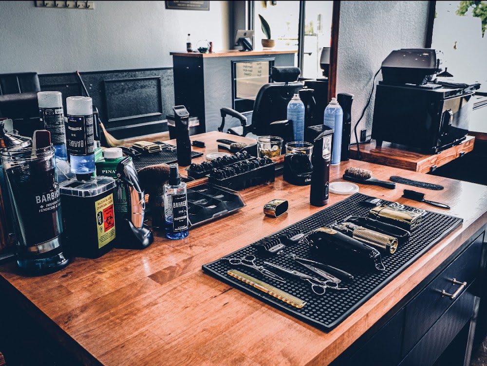 Jefes Barbershop view 2