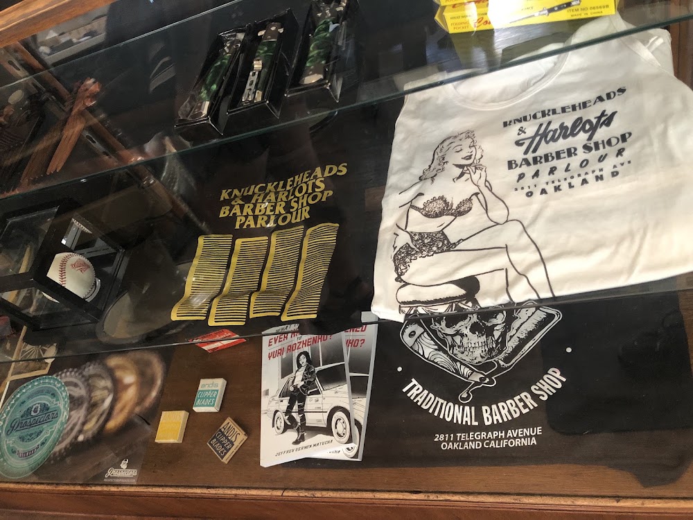 Knuckleheads & Harlots Barber Shop Parlour view 3
