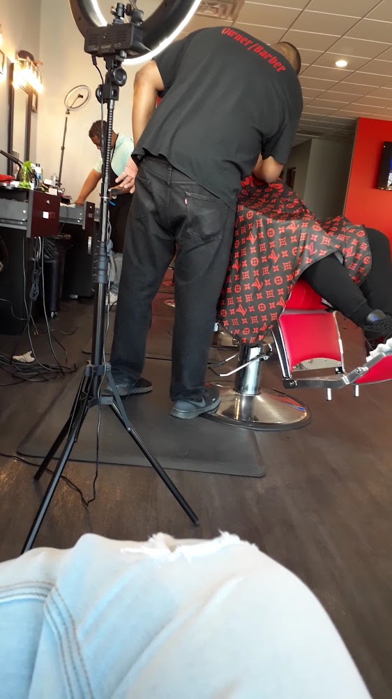 Lavish Cuts Barbershop view 3