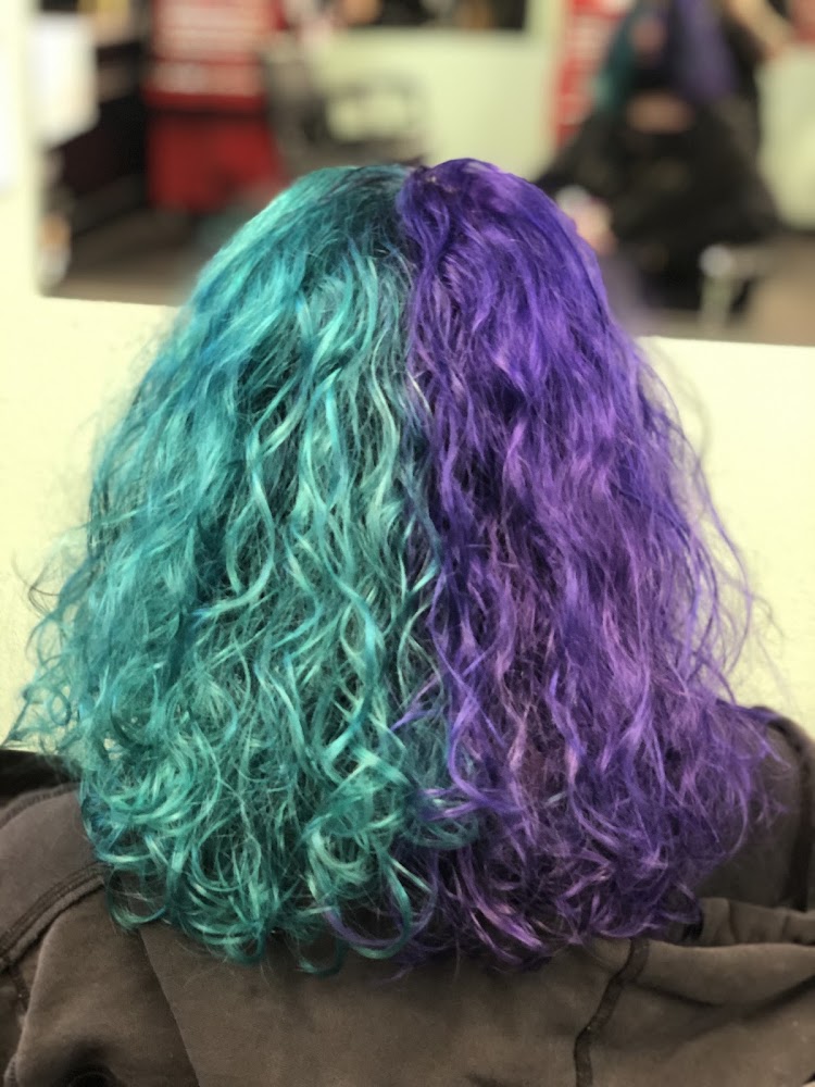 Licha Barber & Beauty Salon view 5