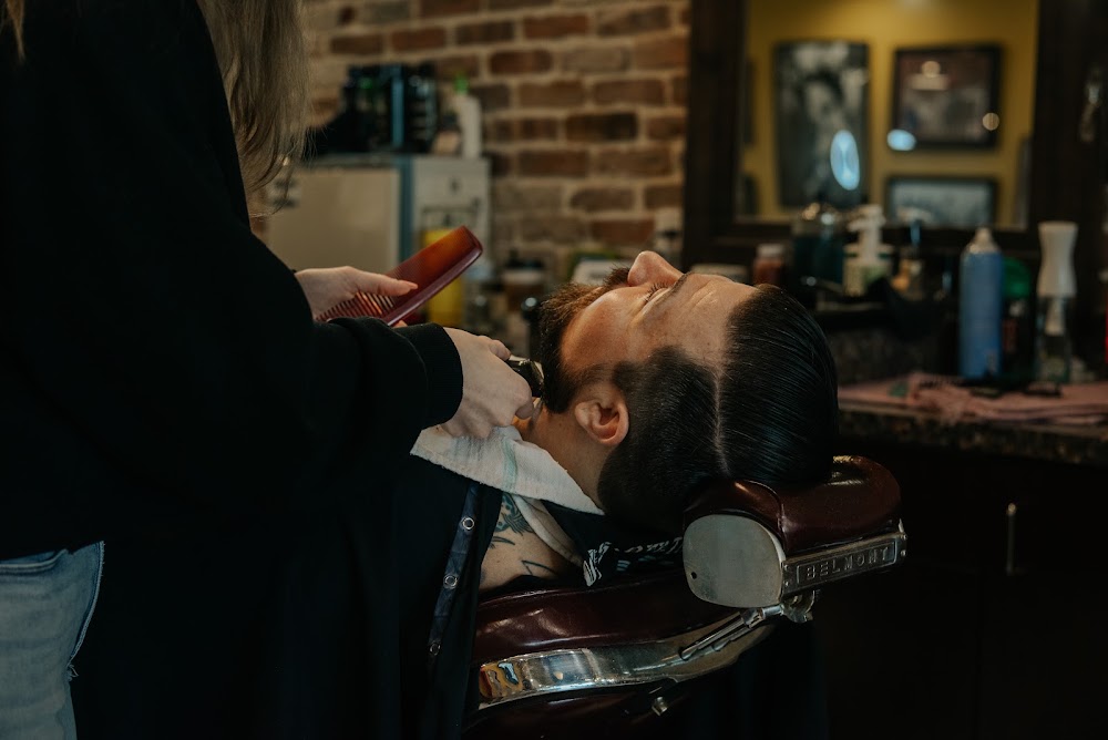 Lu's Barber Shop Haircut & Shave - Friendswood view 5