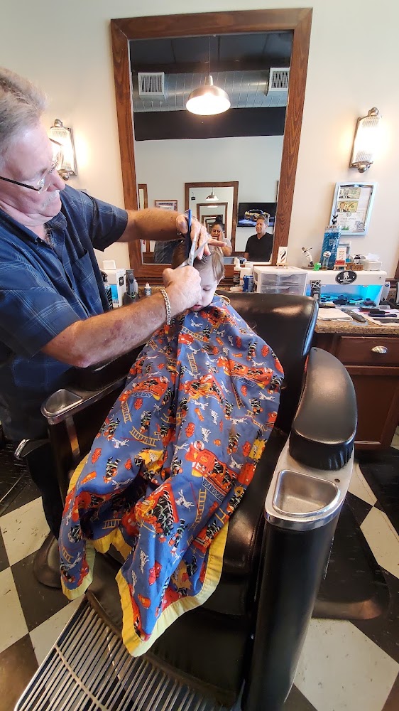Lynn's Barber Shop view 4