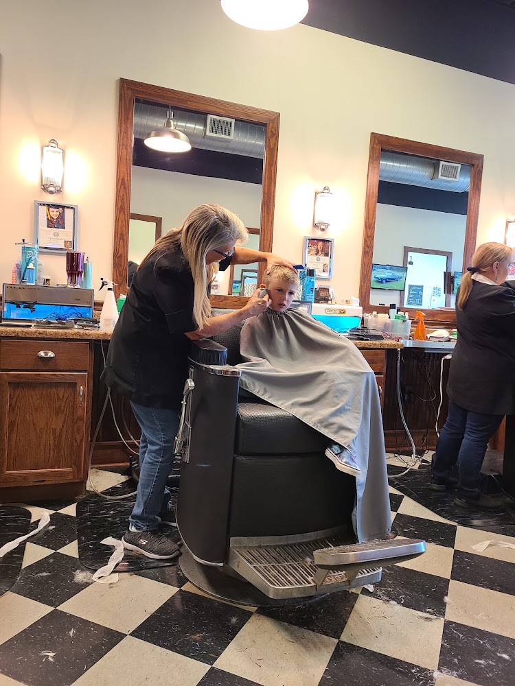 Lynn's Barber Shop view 5
