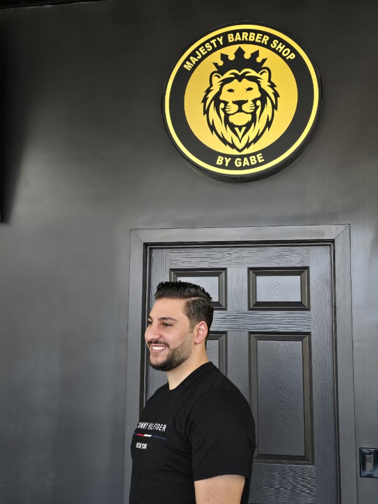 Majesty Barbershop view 4