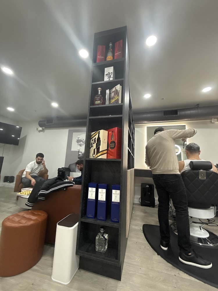 Master M Barbershop view 4