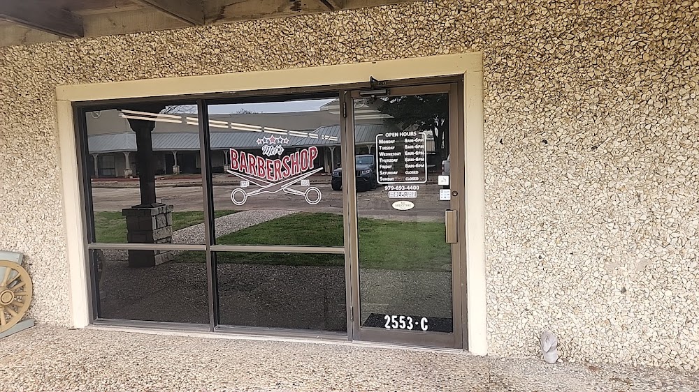 Mel’s Barbershop view 4