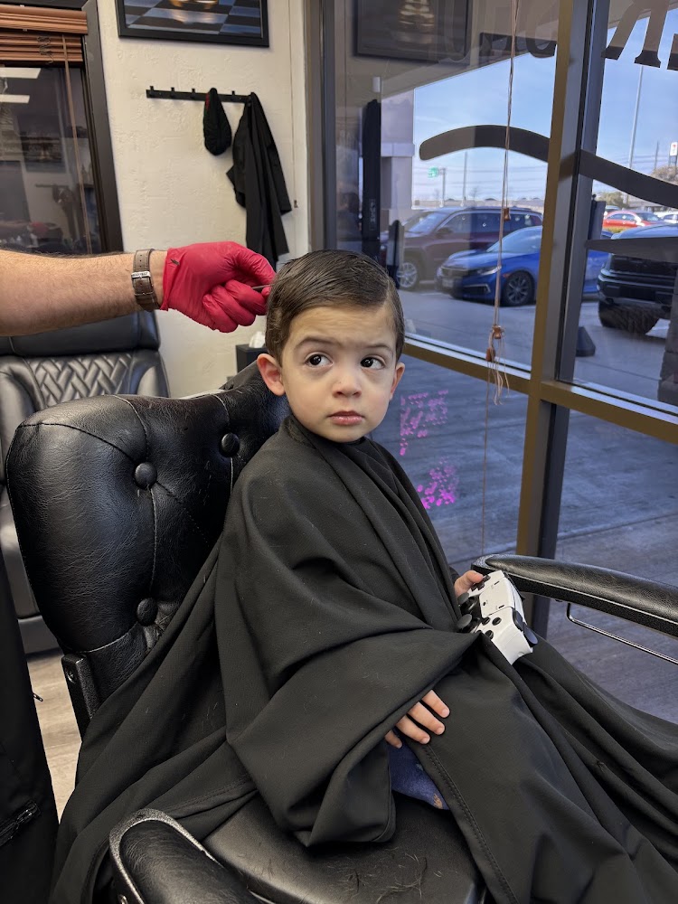 Mike Blends Master Barber view 3