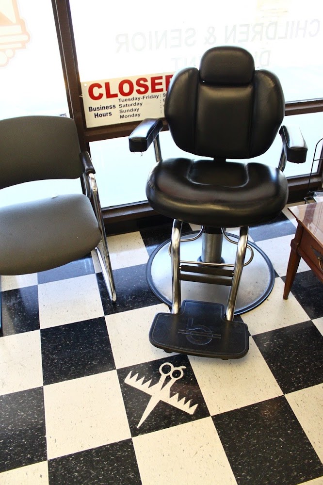 Mission Square Barber Shop view 5