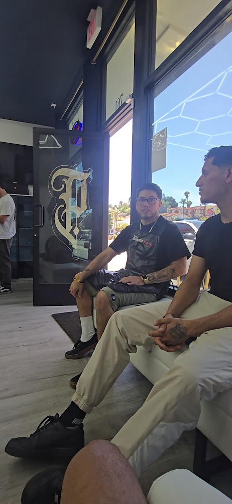 Premium Barber Lounge view 3