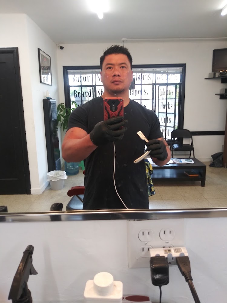 Prime Barber Lounge view 3