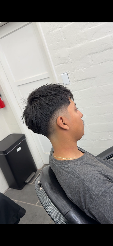 Pulido Barbershop view 5