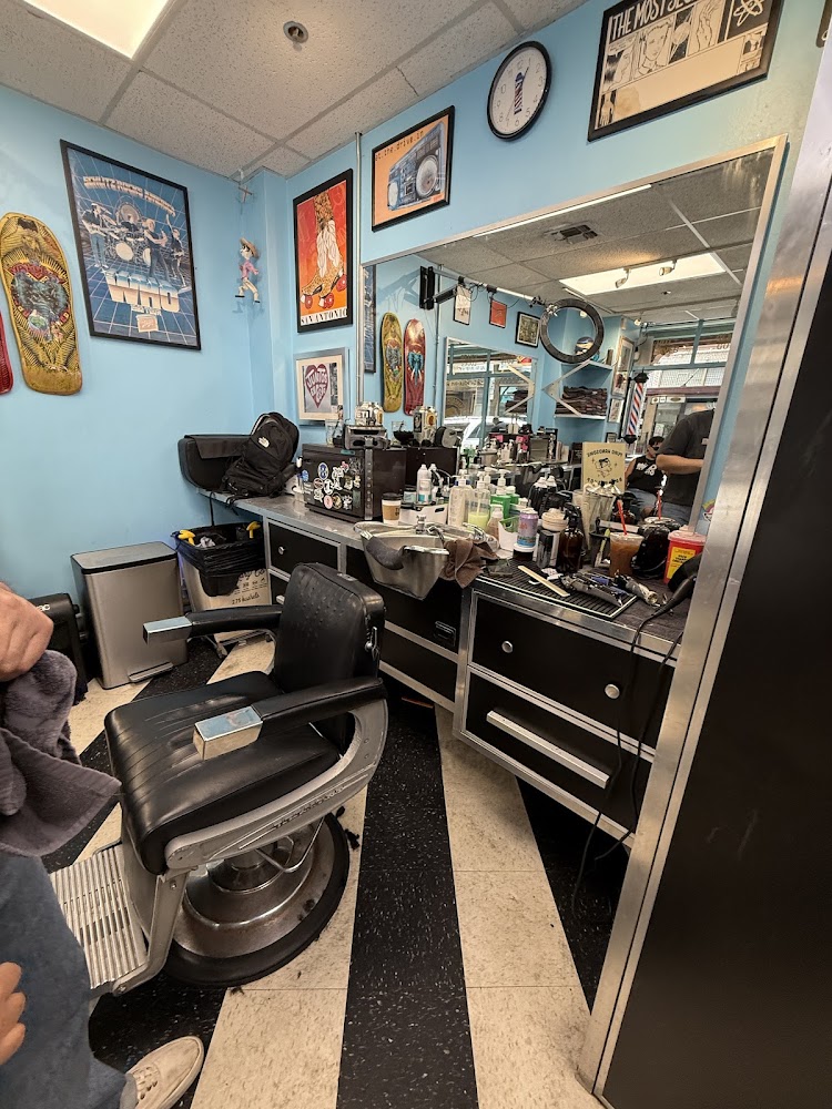 Puro Handsome Barbershop - Majestic Theater primary photo