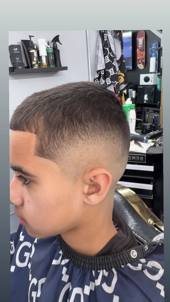 R Barbers Barber Shop view 2
