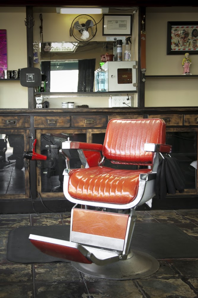 Razorbacks Barbershop view 3
