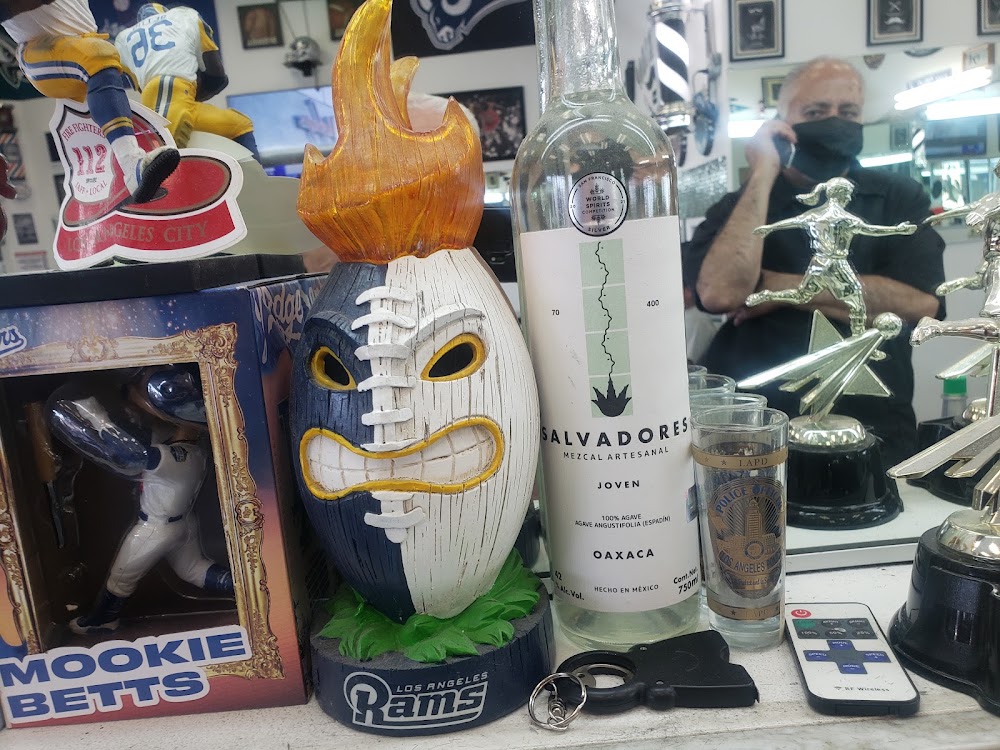 Rey & Gus Barber Shop view 5