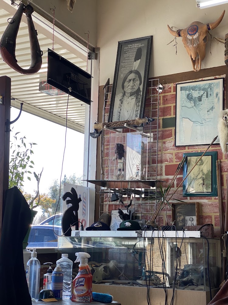 Rick's Sundale Barber Shop view 4