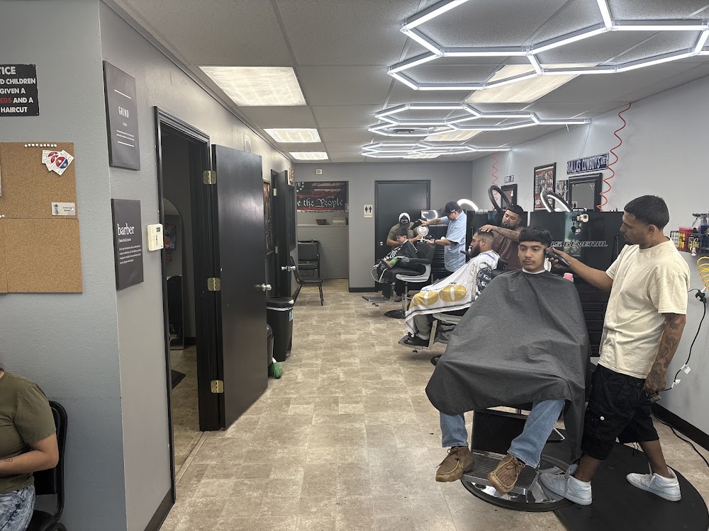 RJ's SHAVE PALACE view 3