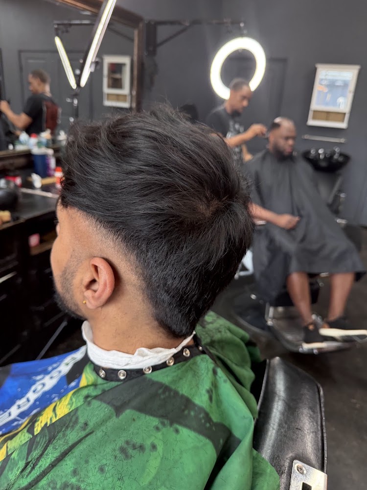 Shaving Bar on Lamar and Barber Shop view 5