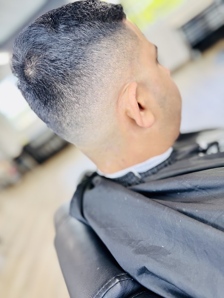 The Cut Lounge Barbershop Baytown view 3