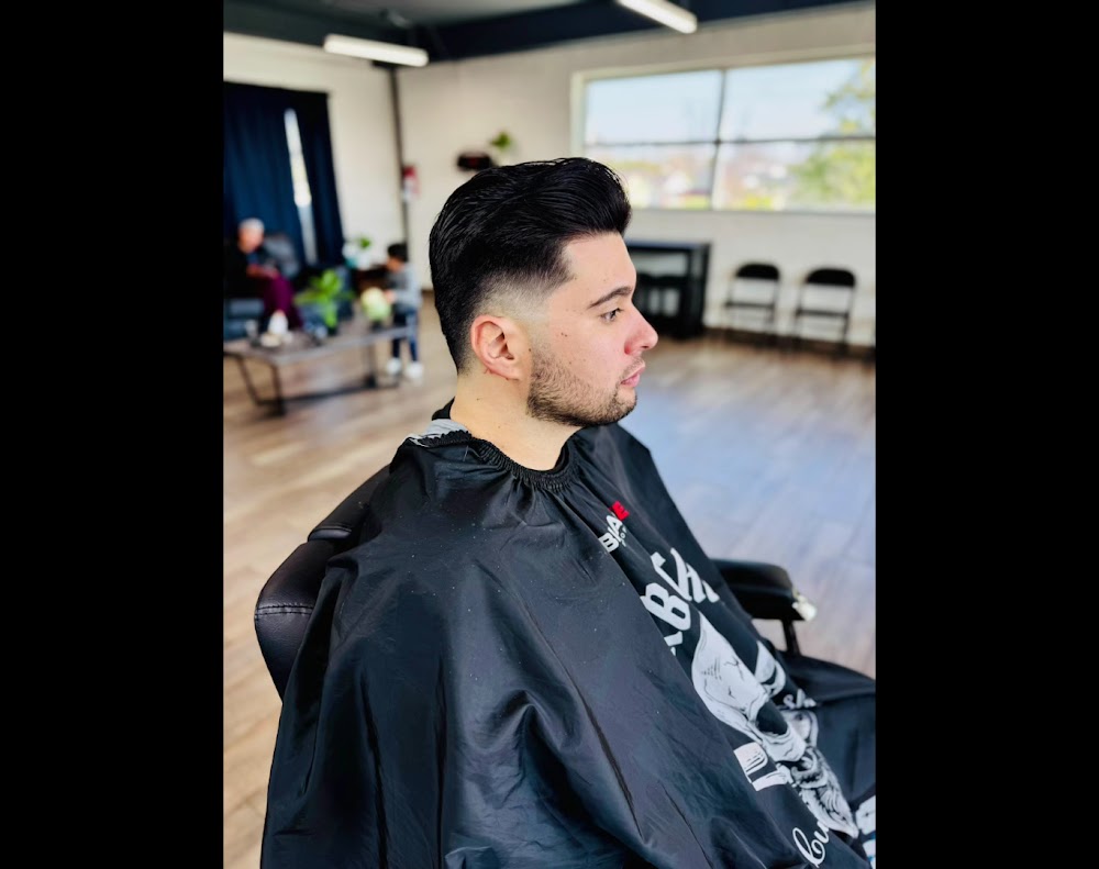 The Cut Lounge Barbershop Baytown view 4