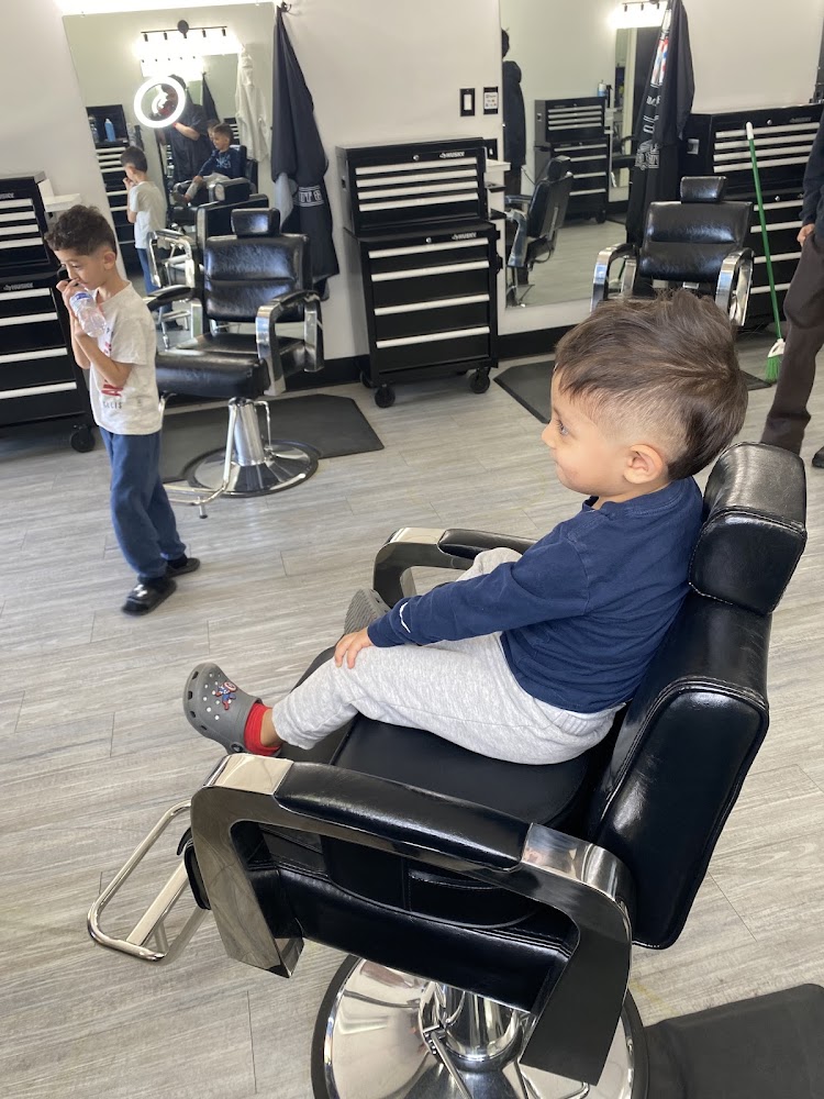 THE GENTLEMEN’S BARBERSHOP view 4