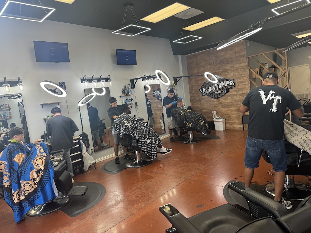 Viejos Tiempos Barbershop view 2