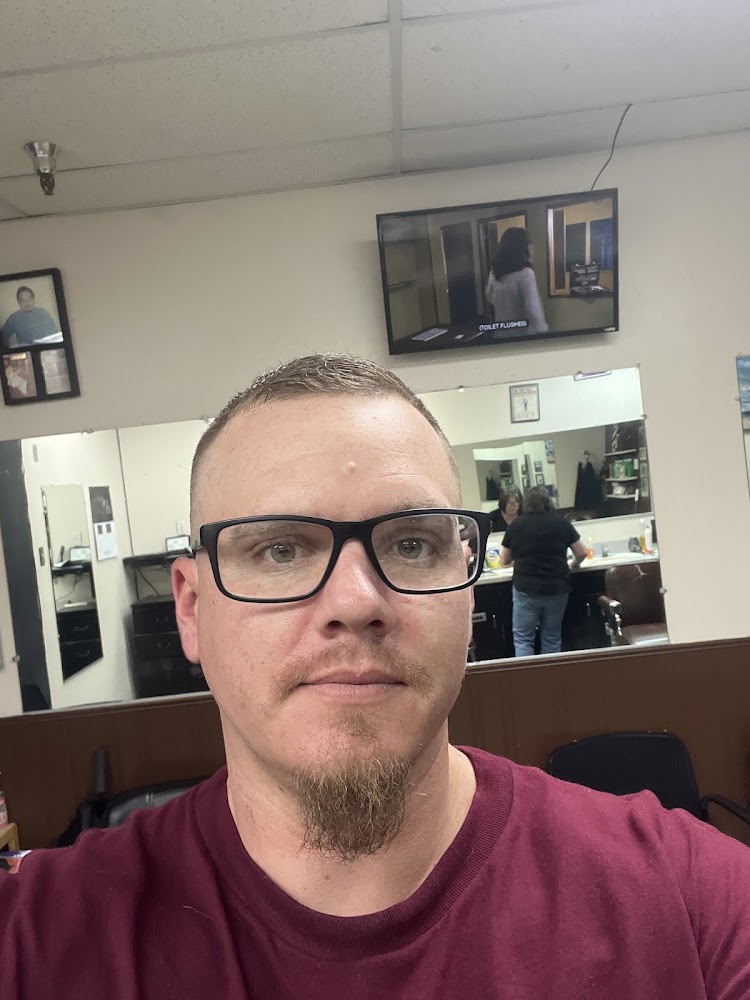 Vitali Barbershop Stylist view 4