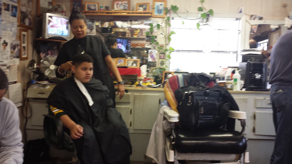 Willie's Barber Shop primary photo