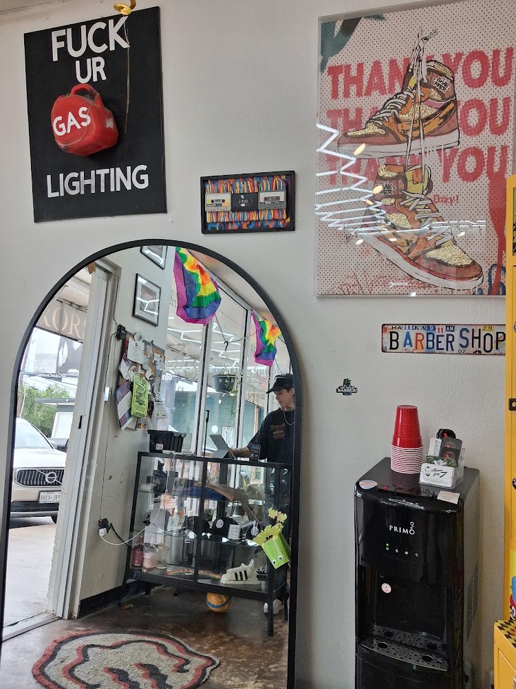 Smokin’ Mirrors Barbershop