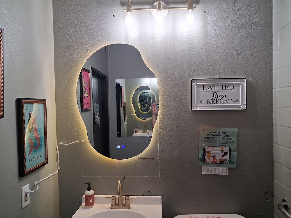 Smokin’ Mirrors Barbershop photo 3